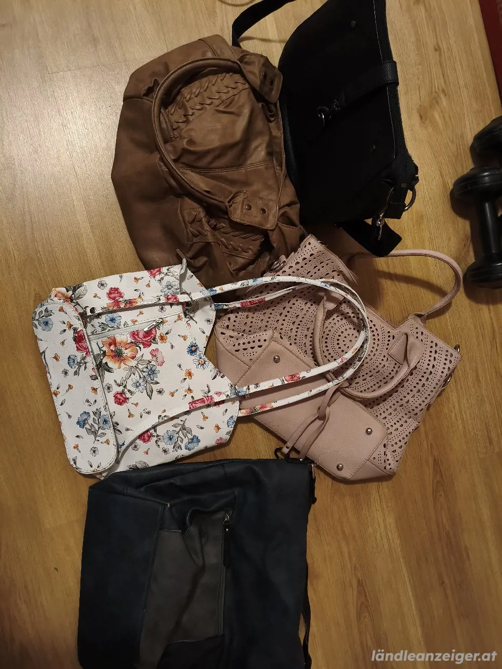 Handtaschen teilweise neu und ungebraucht