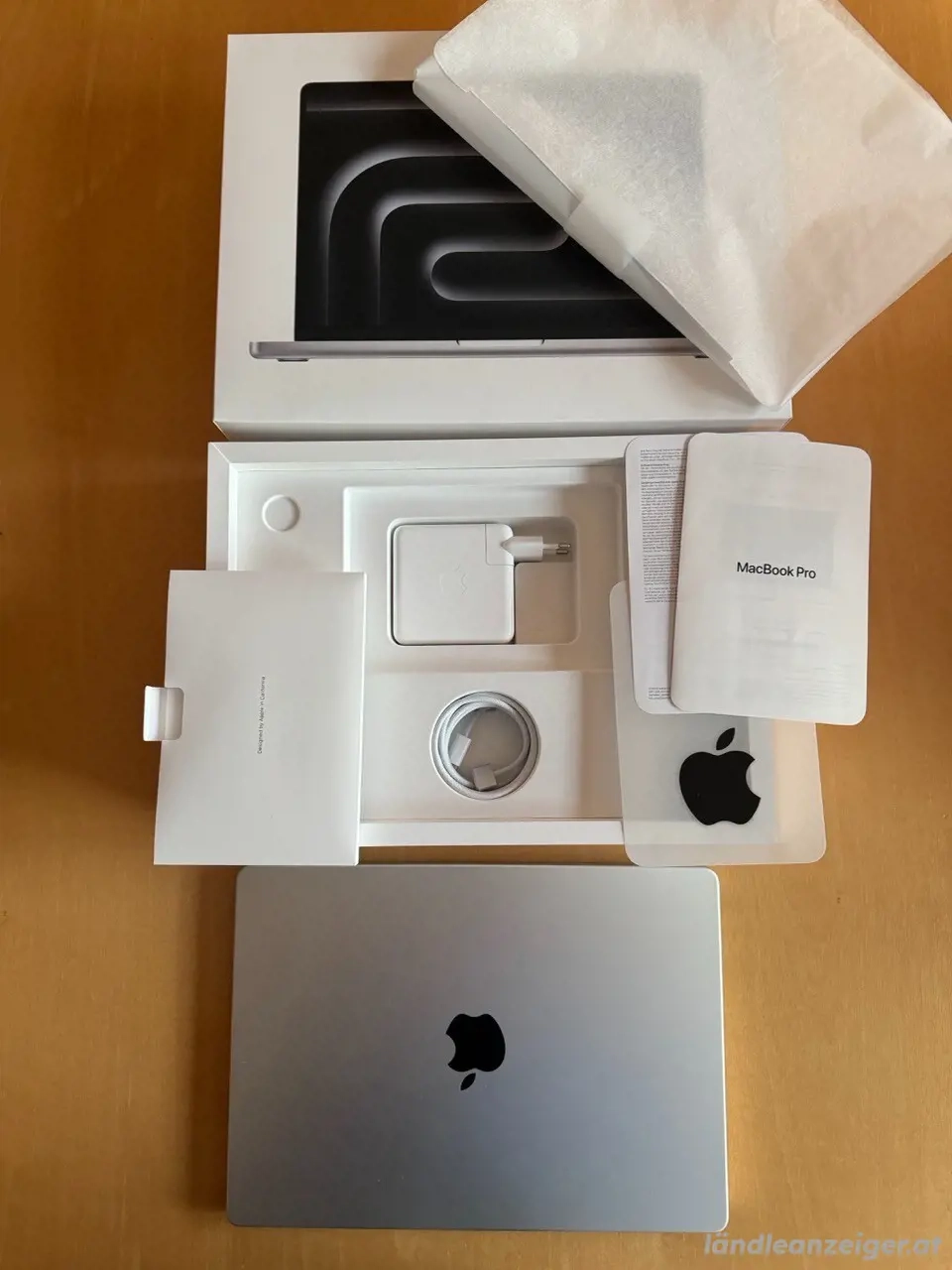 Apple MacBook Pro 14 Zoll M3 Pro Chip 18GB RAM 1TB SSD Silber (Sehr Gut)