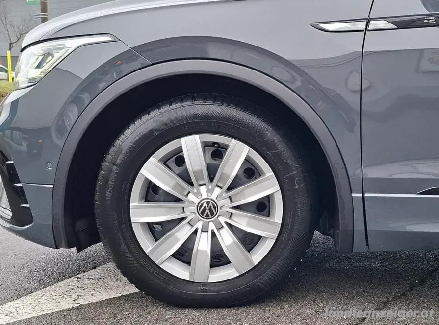 VW Winterbereifung 215 65 R 17 Profiltiefe ca. 5 mm inkl. Raddeckel