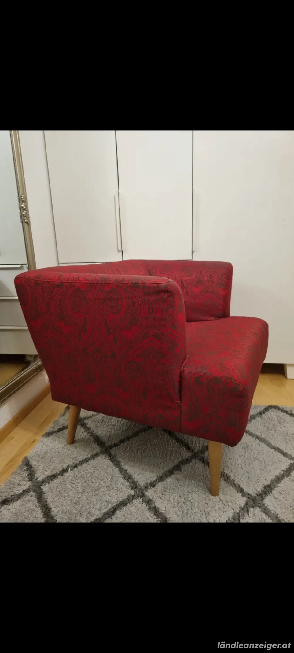 Sessel Farbe rot und Grau