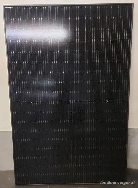  Verkaufe 2 ST.Solar Panele neu je 400Watt
