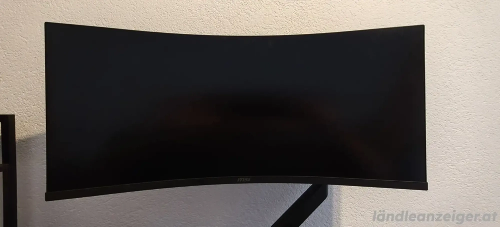 Verkaufe MSI MAG 34  Ultrawide Monitor inklusive stabilem Monitorarm (VESA).