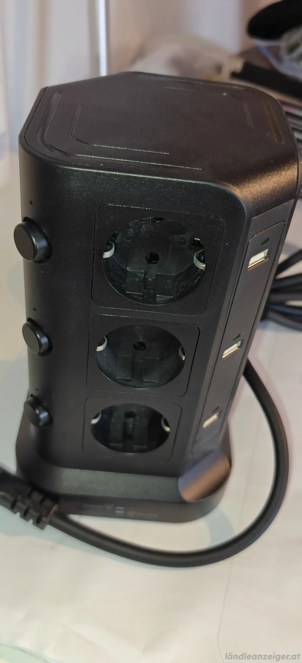 KOOSLA Steckdosenleiste   Steckdosenturm mit USB-C (20 W), sehr guter Zustand