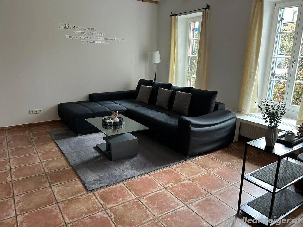 Grosse Couch mit Bettkasten