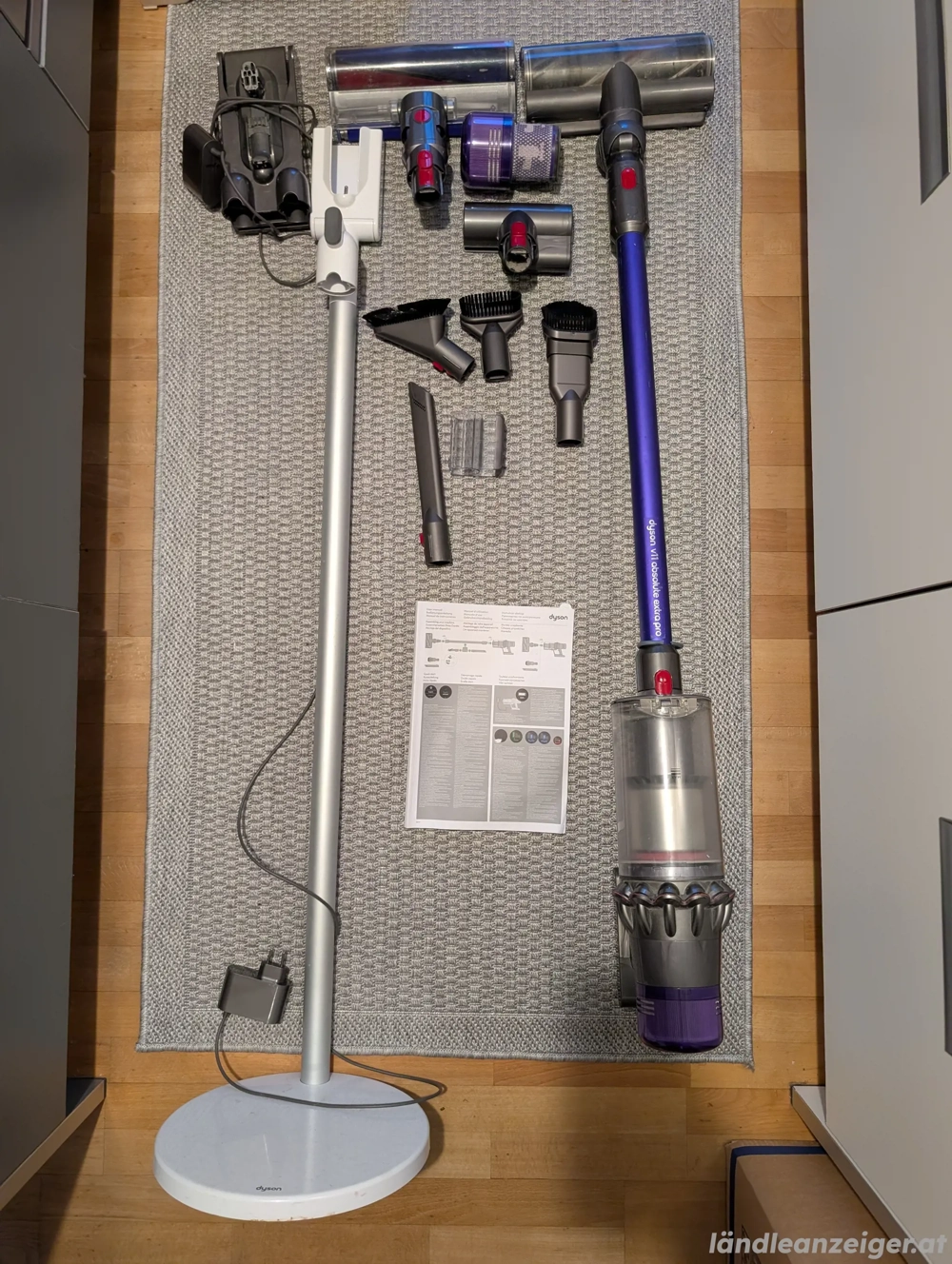 Dyson V11 Pro - Viel Zubehör & Floor Dock (Teils defekt)