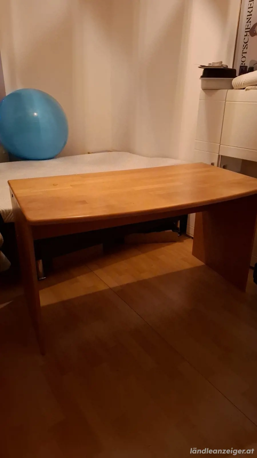 Schreibtisch mit Rocontainer