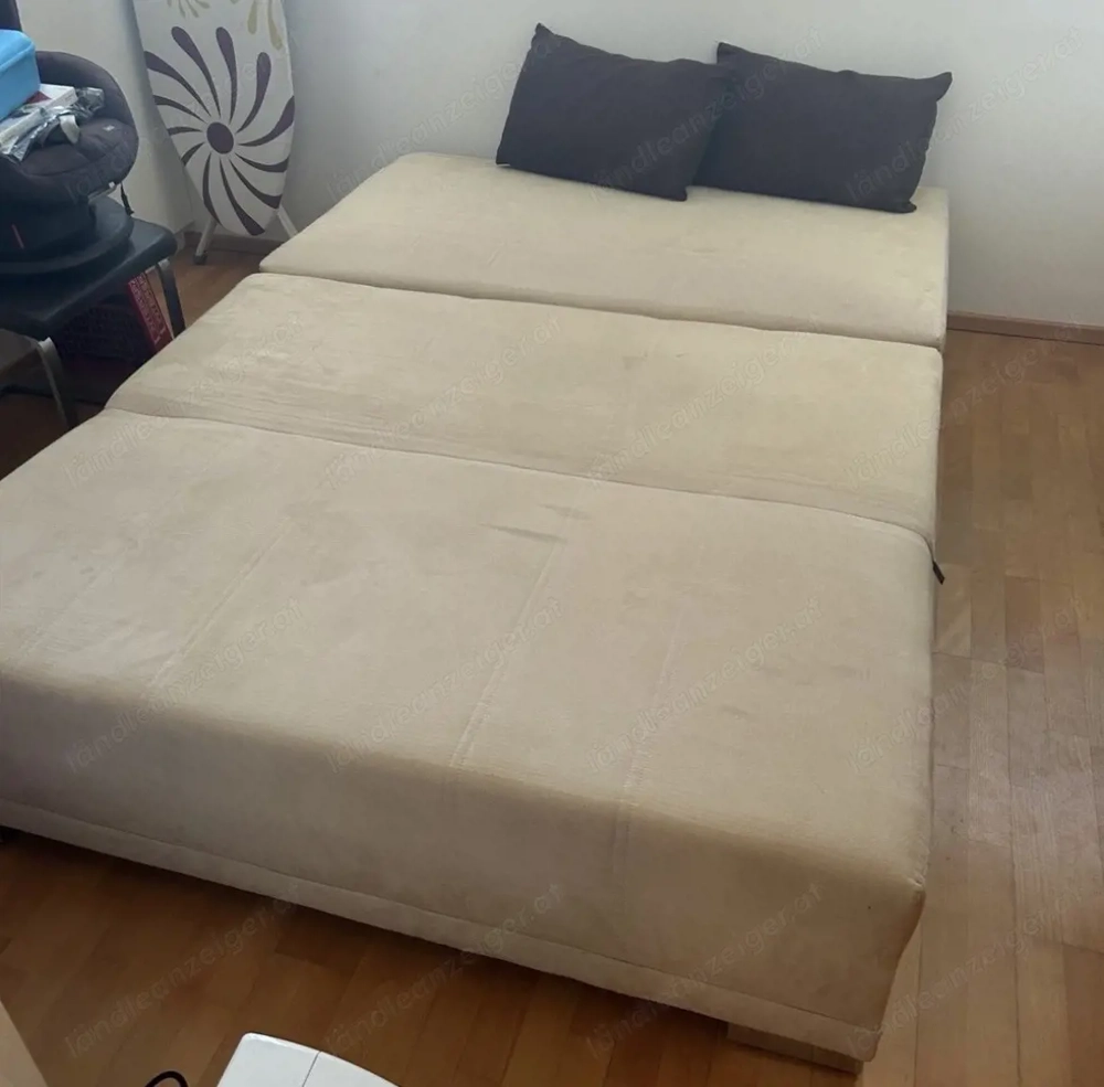 Ausziehbare Couch mit Stauraum