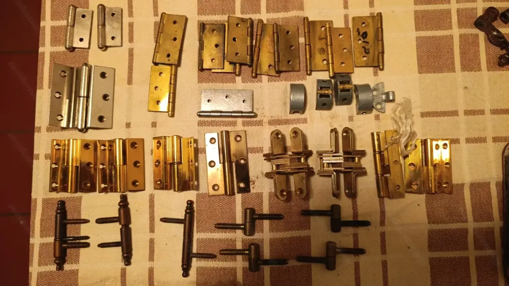 Alte Scharniere aus Messing für Bastler
