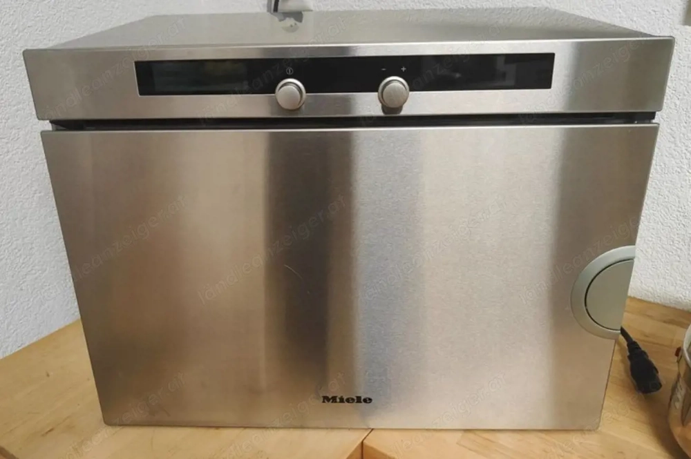 MIELE Dampfgarer DG2351