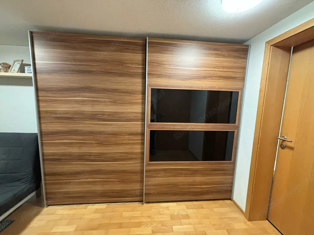 Kleiderschrank 