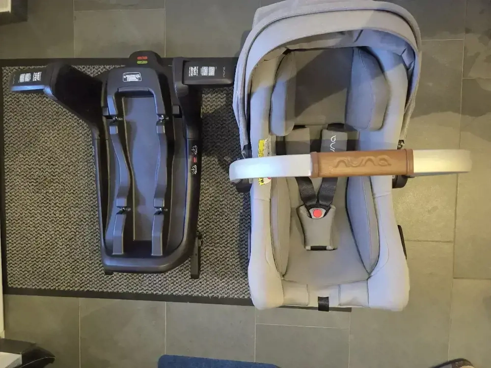 Nuna Babyschale mit isofix Station 