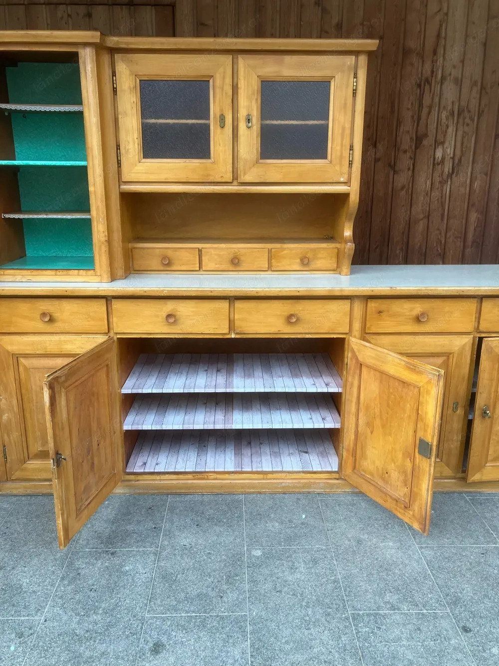 alter Küchenschrank