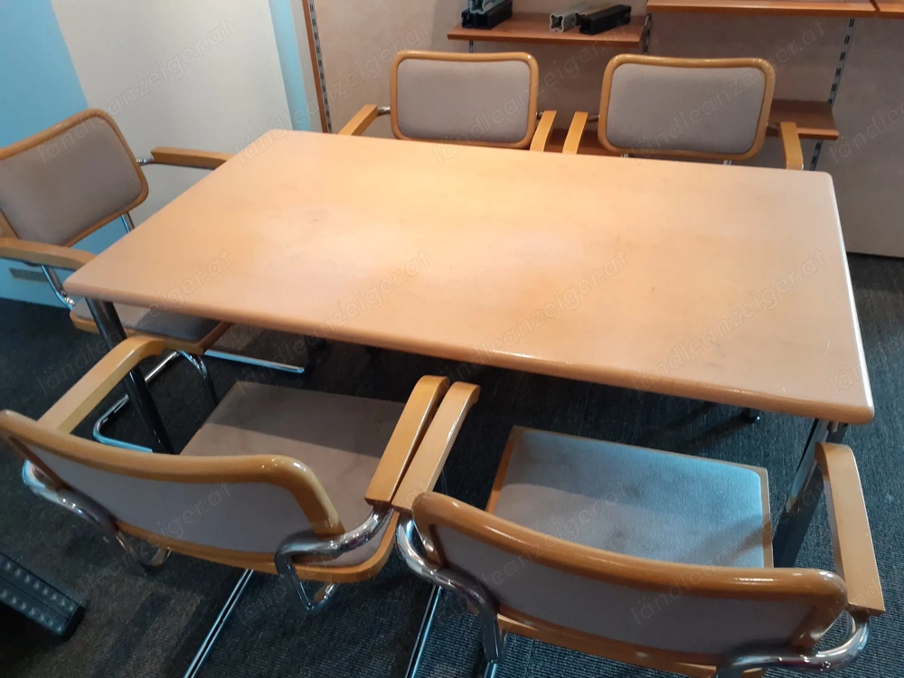 Tisch mit 5 Stühlen