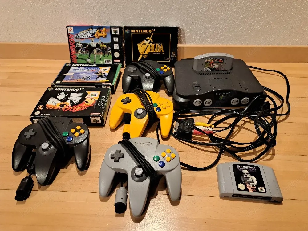 Nintendo 64 mit Spielen und 4 Kontrollern