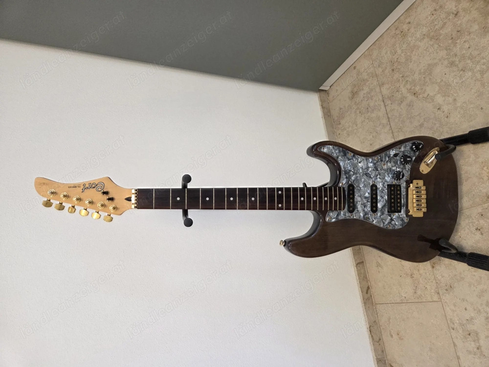 Cort Stature Gold Stratocaster