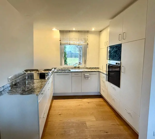 Küche vom Tischler mit Naturstein