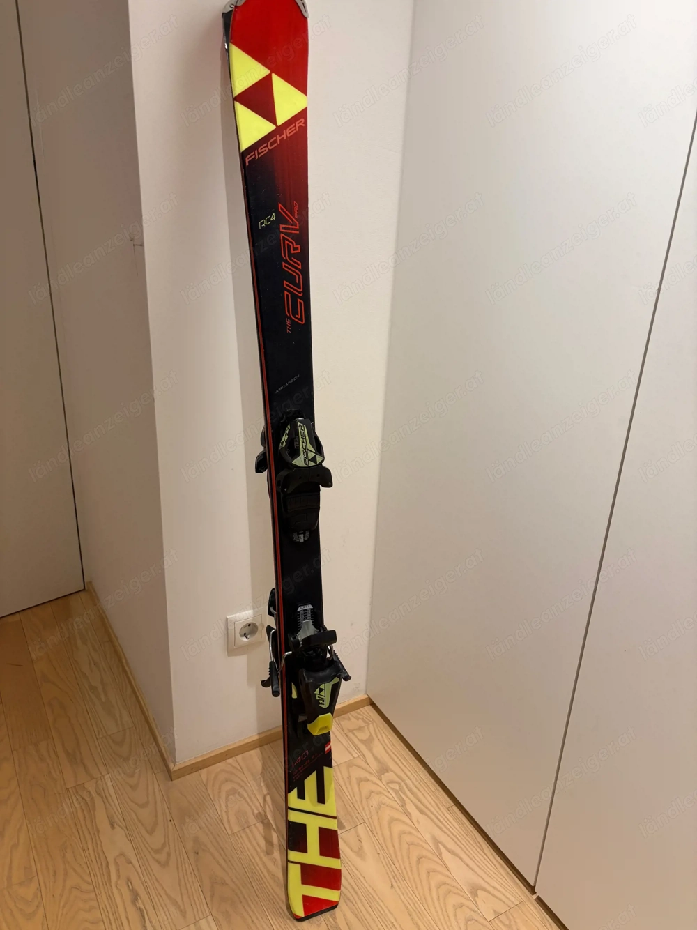 Schiausrüstung: Jugendschi mit Bindung & Schischuhen (140cm  Größe 38)