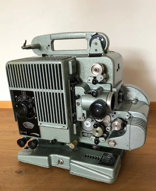 Filmprojektor 16mm Sammlerstück funktionstüchtig