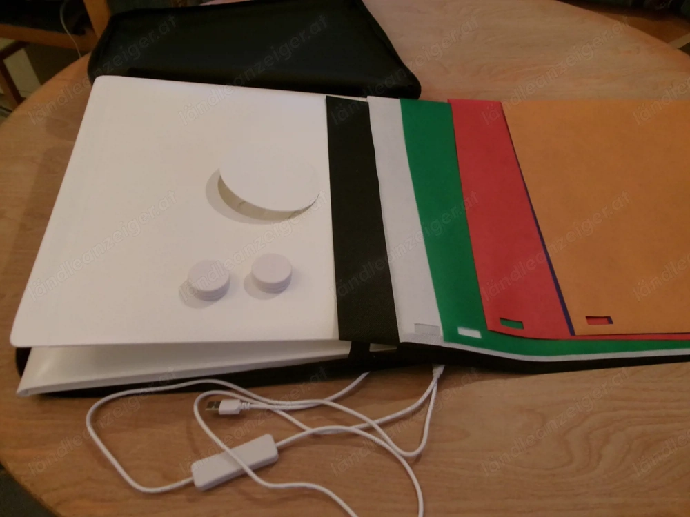 Photo Box aus Kunststoff mit farbigen Einsätzen 