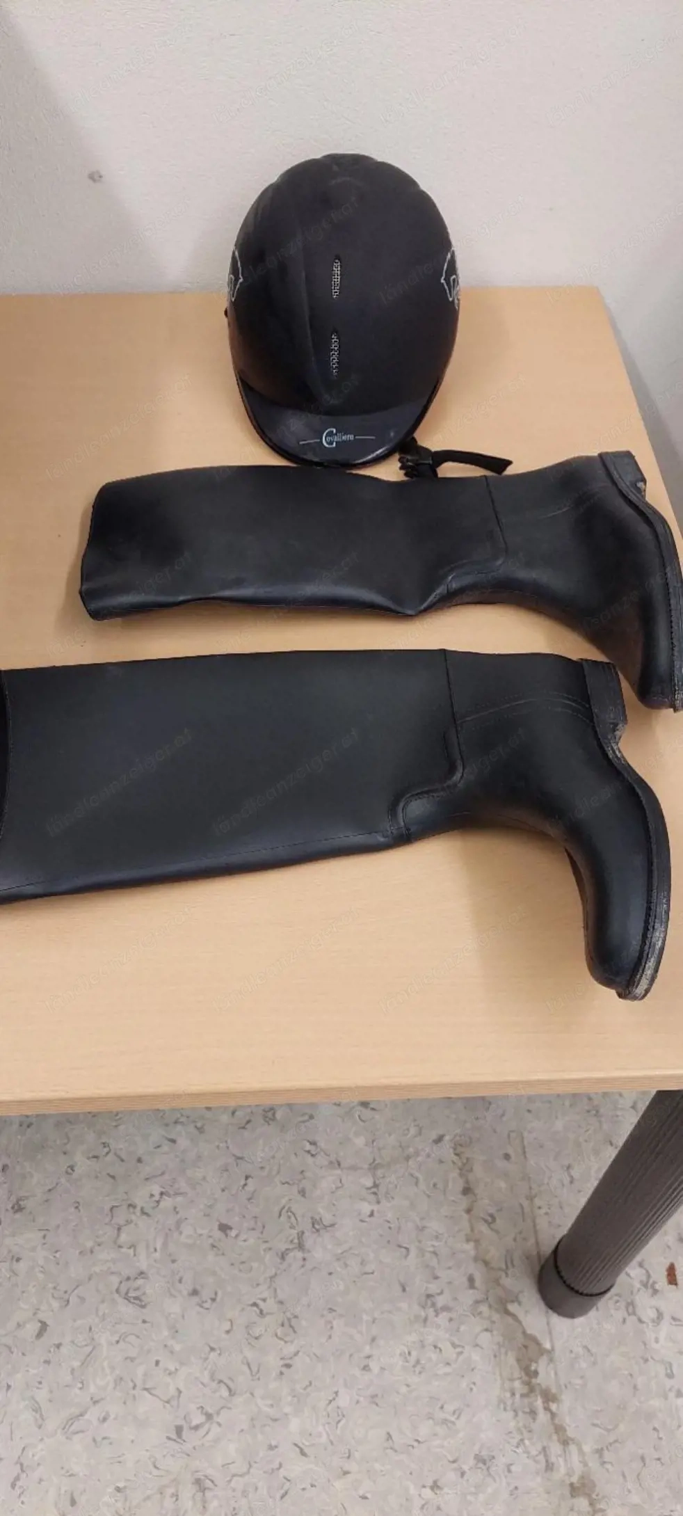 Reiterstiefel &Reiterhelm für Mädchen 