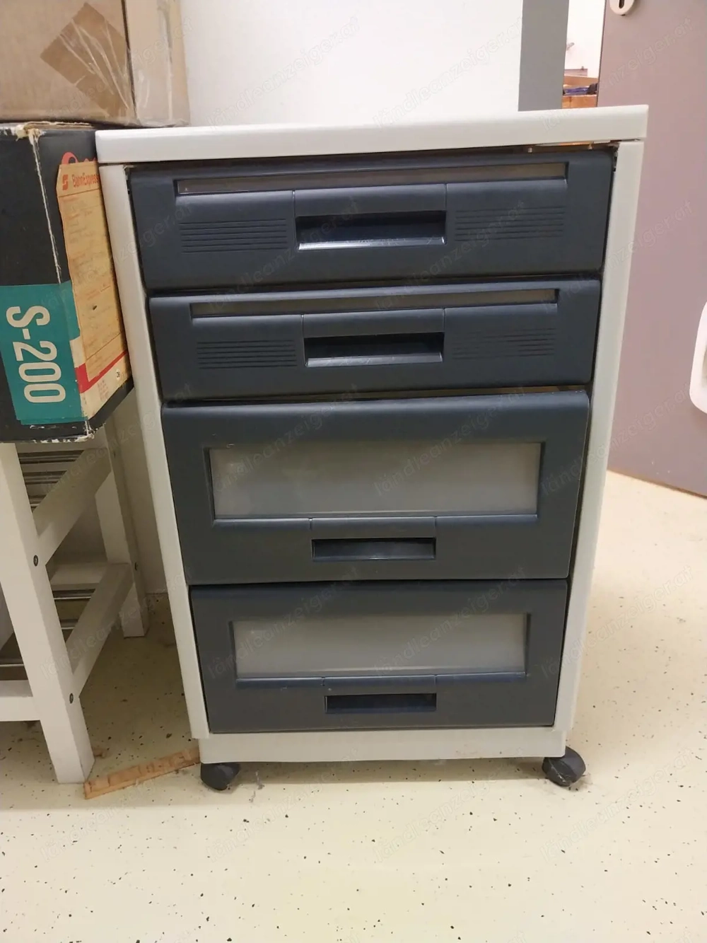 Rollcontainer aus Kunststoff