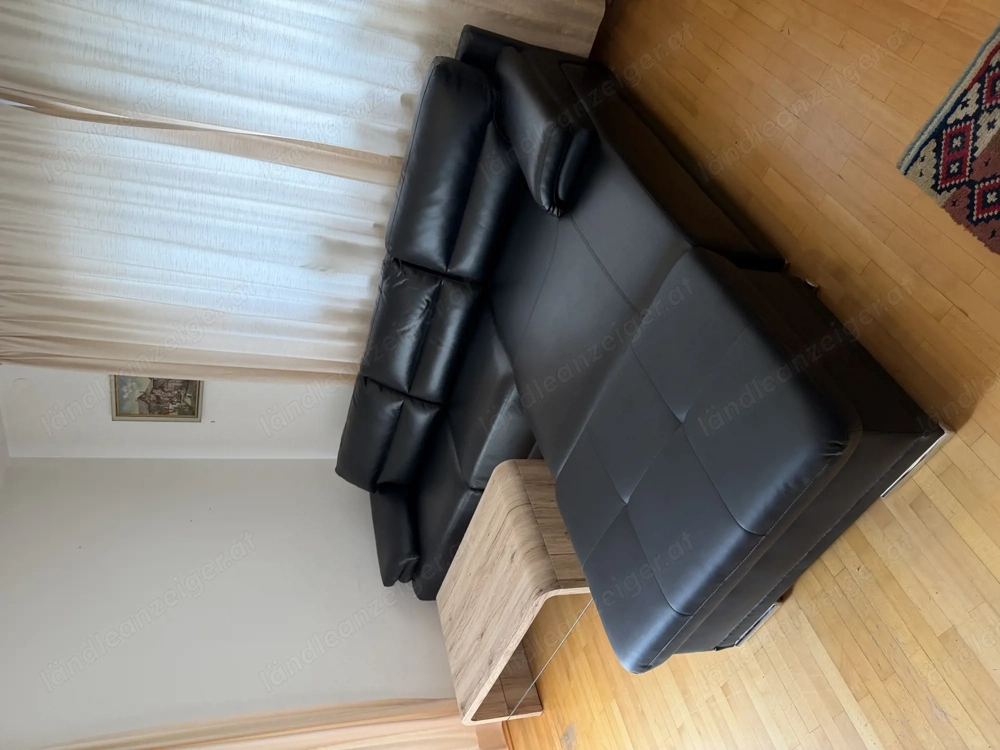 Kunstledersofa mit Hocker