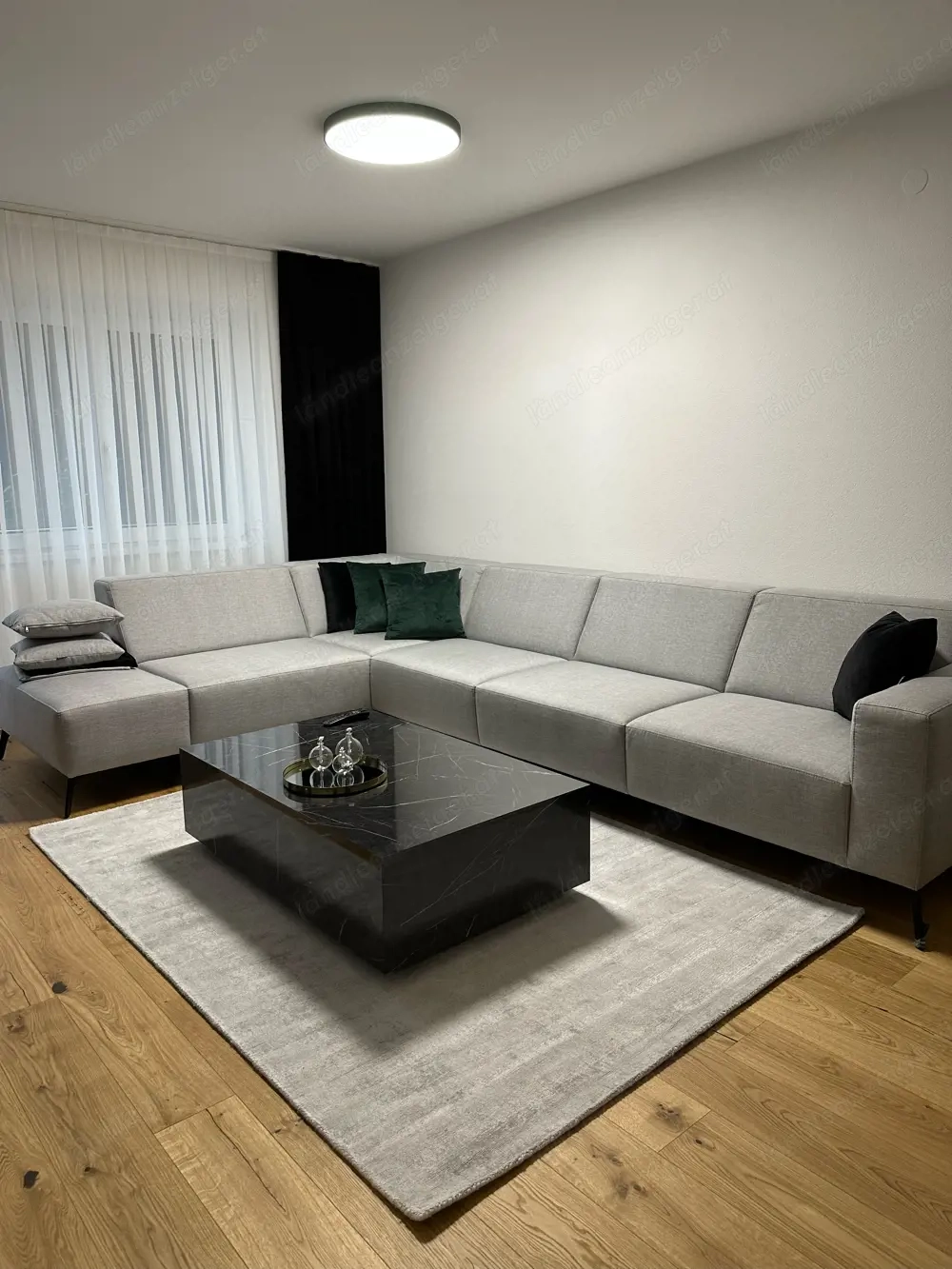 handgewebter Viskoseteppich