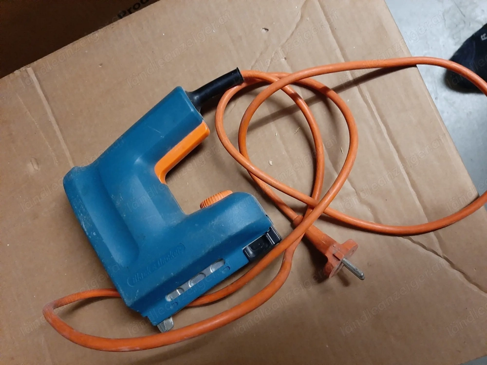 black und Decker Klammergerät
