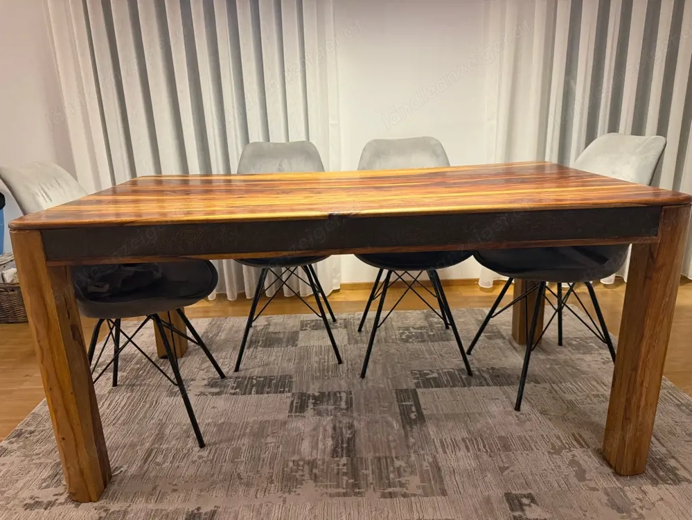 Massiver Akazien-Esstisch   original XXXLutz