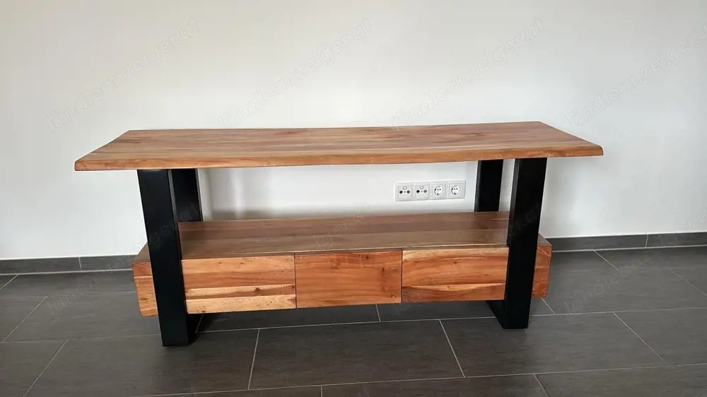 Wohnzimmermöbel aus Massivholz