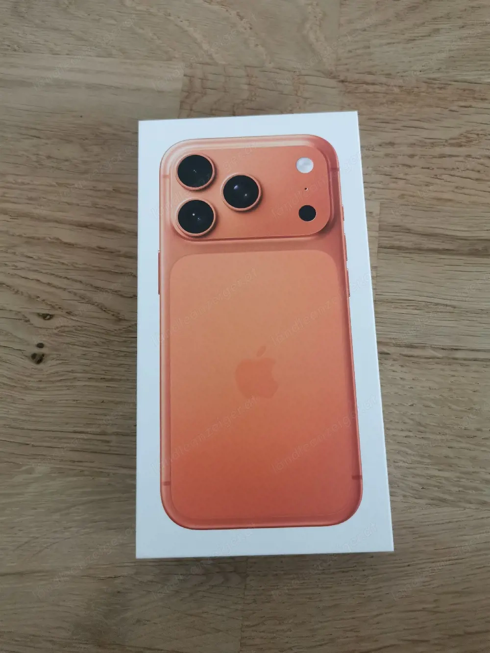 iPhone 17 Pro, 512GB, Cosmic Orange