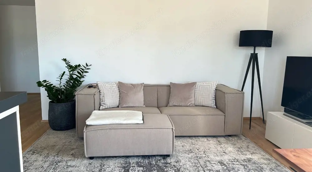 3-Sitzer-Sofa + Hocker in Beige