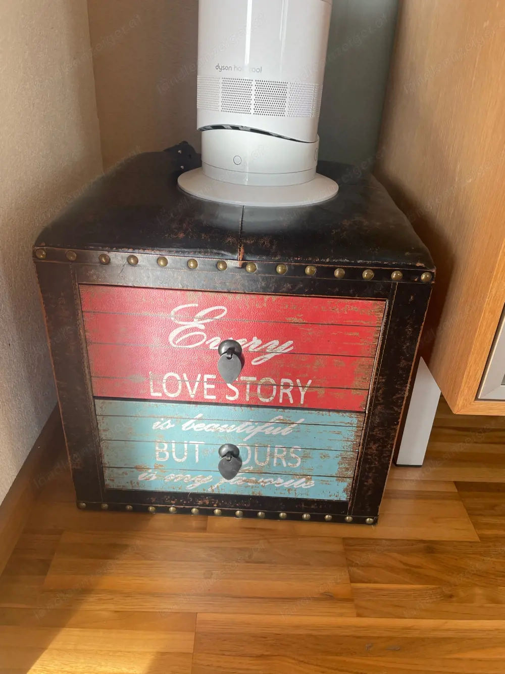 Hocker mit 2 Schubladen