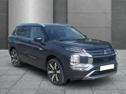 Mitsubishi Outlander Intro Edition Plug-in Hybrid 2.4 225 kW (306 PS...