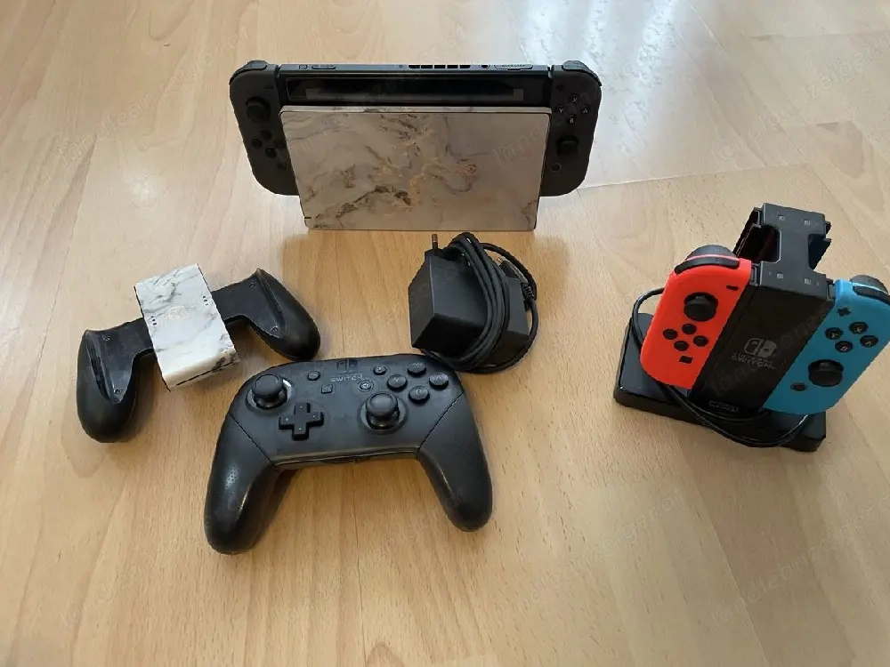 Nintendo Switch Konsole mit Spielen und viel Zubehör
