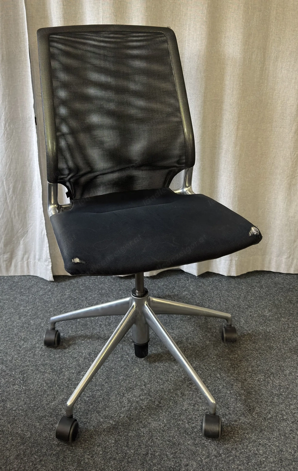 Bürostuhl Vitra Meda Chair, Schäden Polsterung