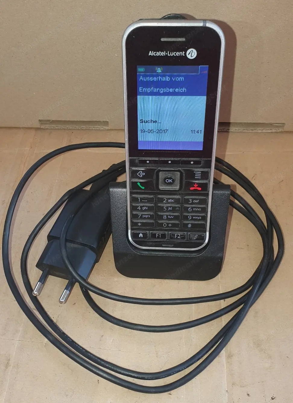 Alcatel-Lucent 8242 DECT Handset mit Ladeschale und Charger