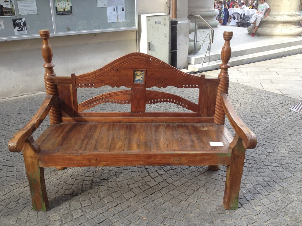 Antike dekorative Holzbank für Innen oder Aussen