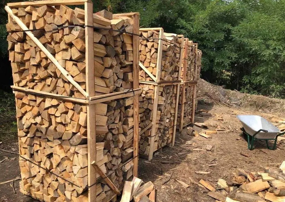 Verkaufe Brennholz in Paletten