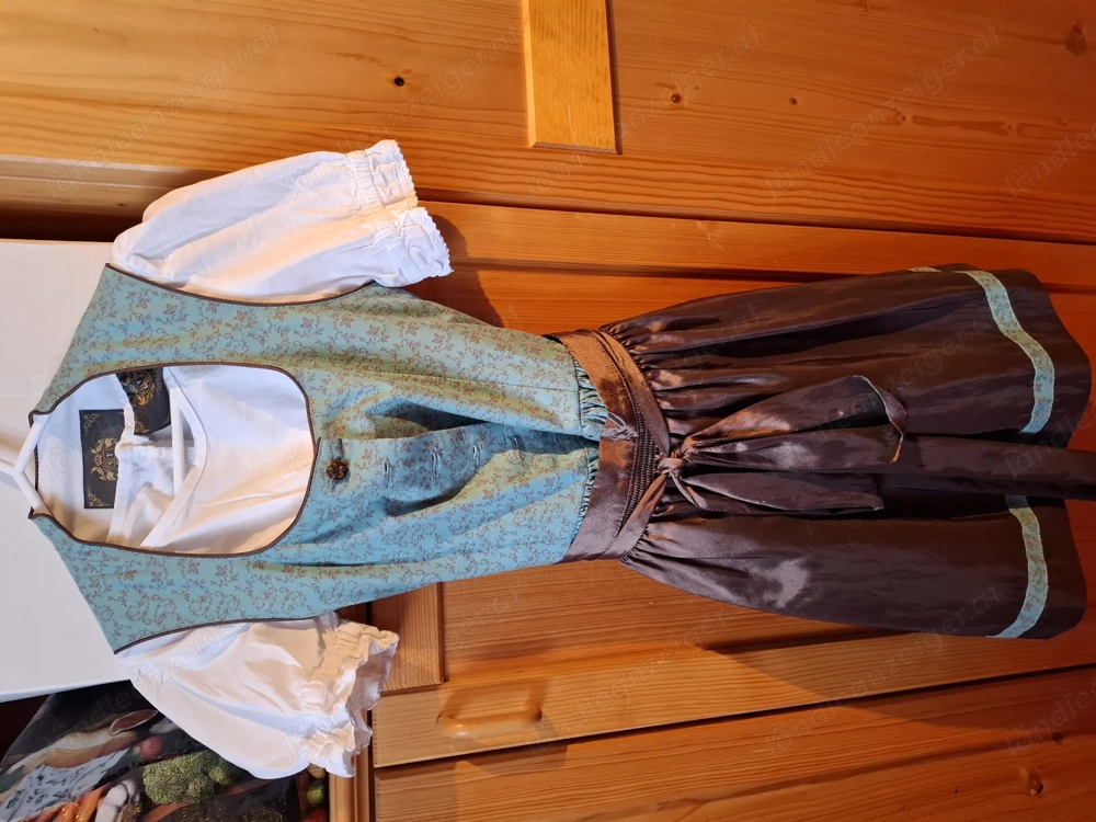 Schönes Mädchen Dirndl Gr. 146 152