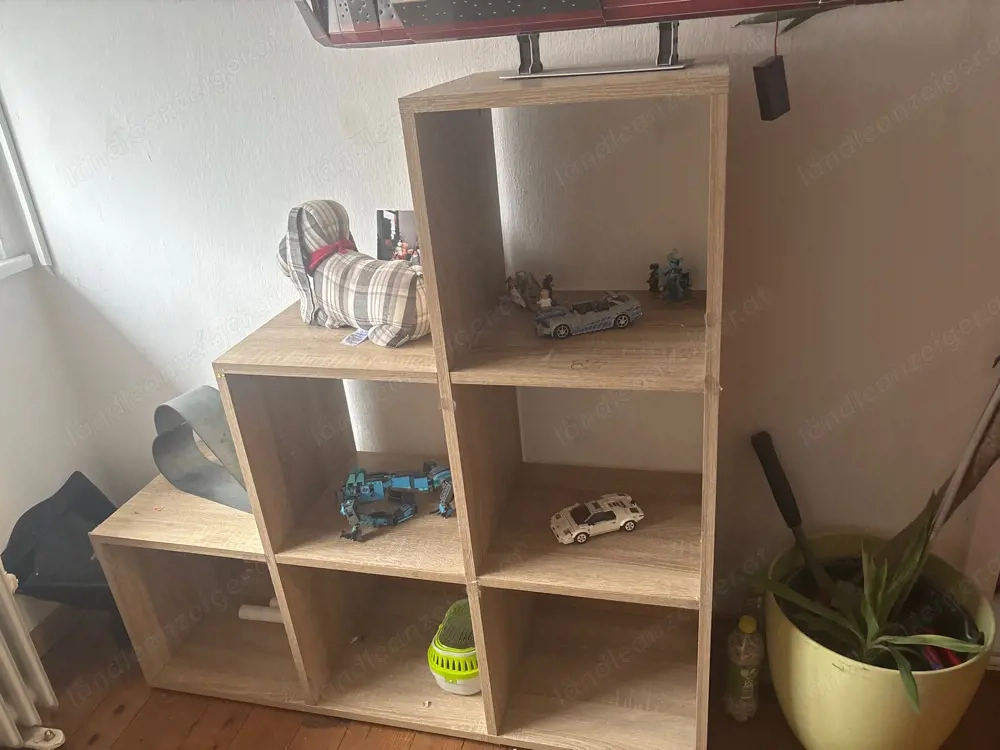 braunes sauberes regal