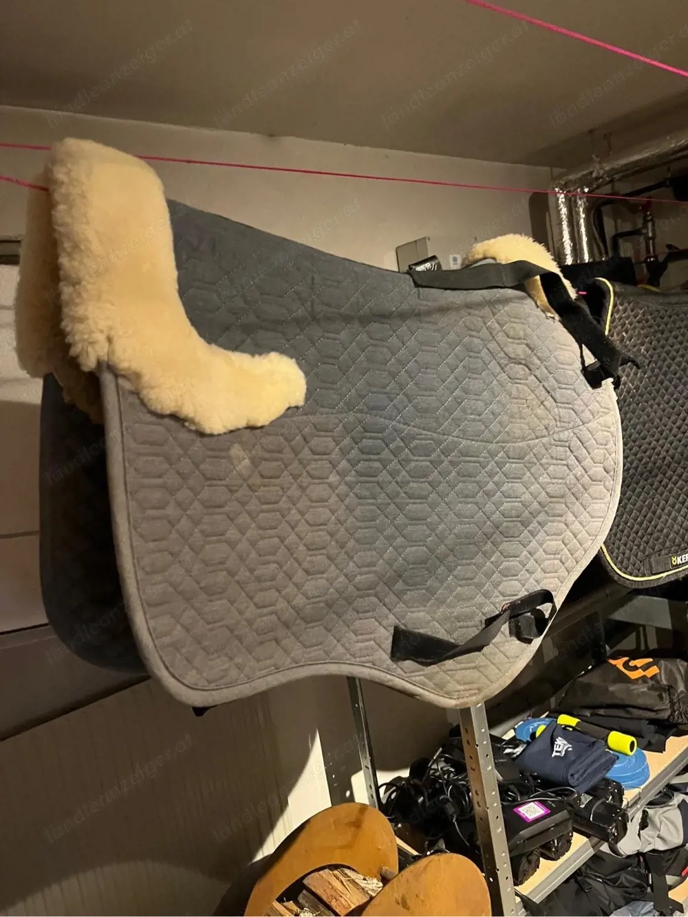 Pferde-Satteldecke zu verschenken