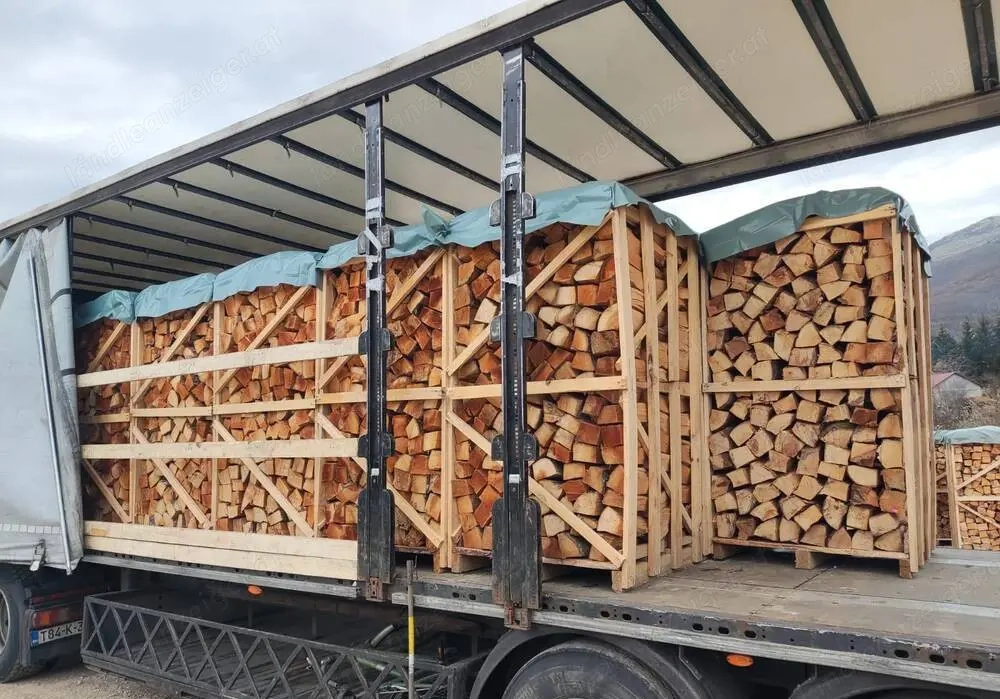 Trockenes Brennholz geliefert,in der gesamten Gebiet