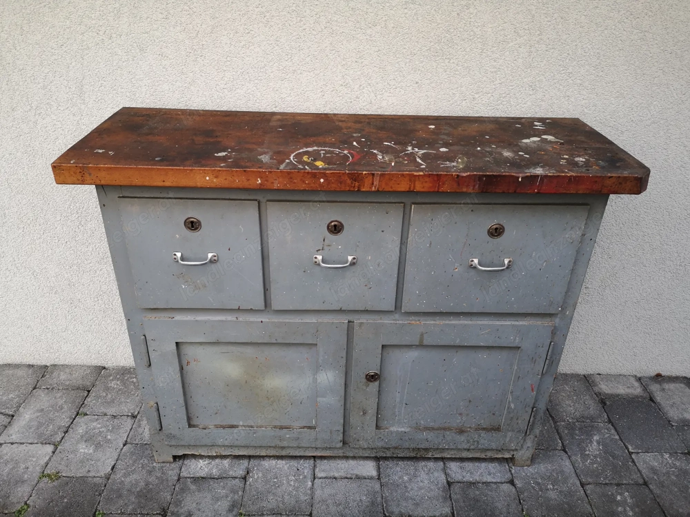 Schrank aus Vollholz  zu verschenken