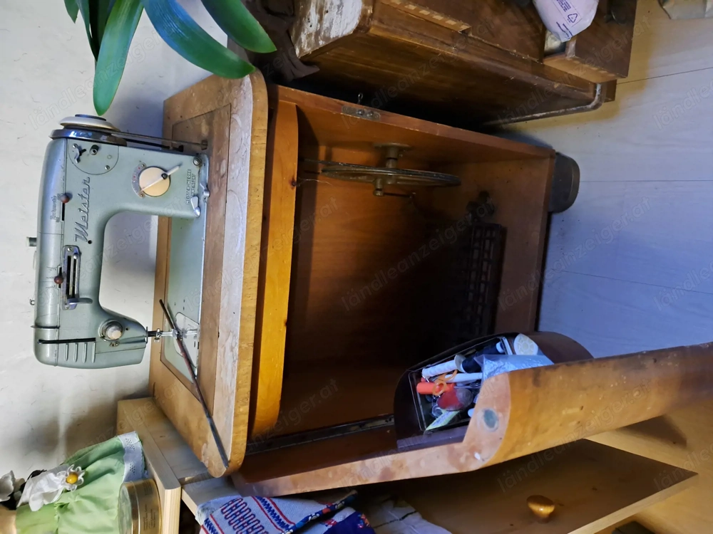 Alte Nähmaschine zu verkaufen