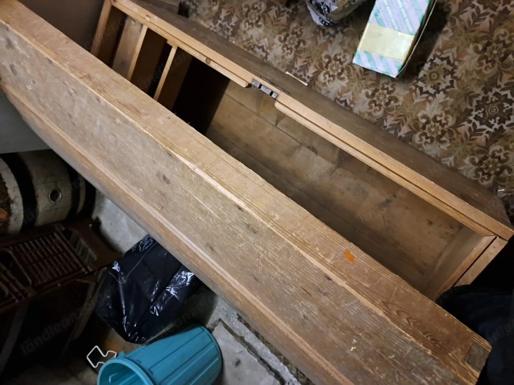 Verkaufe alte Holztruhe