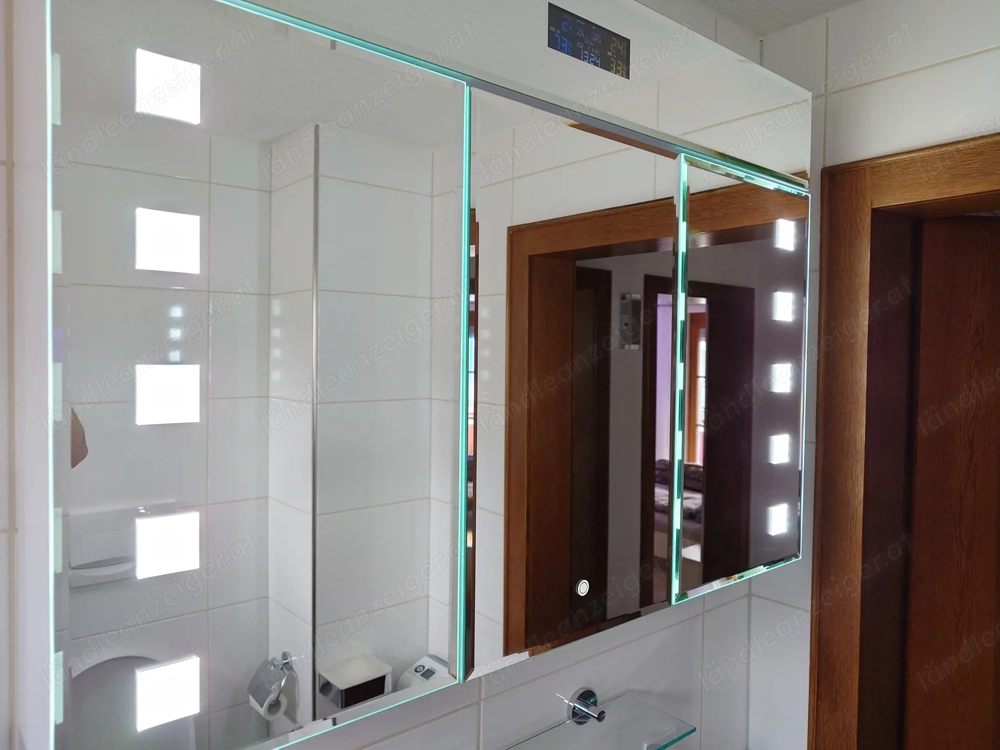 Spiegelschrank mit LED und Wetterstation