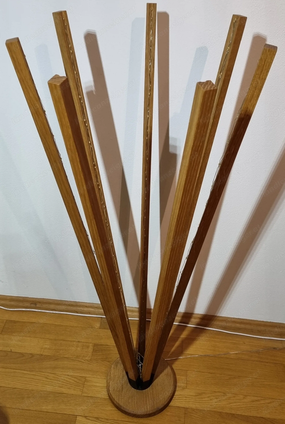 Wohnzimmerlampe, Holzstäbe mit LED