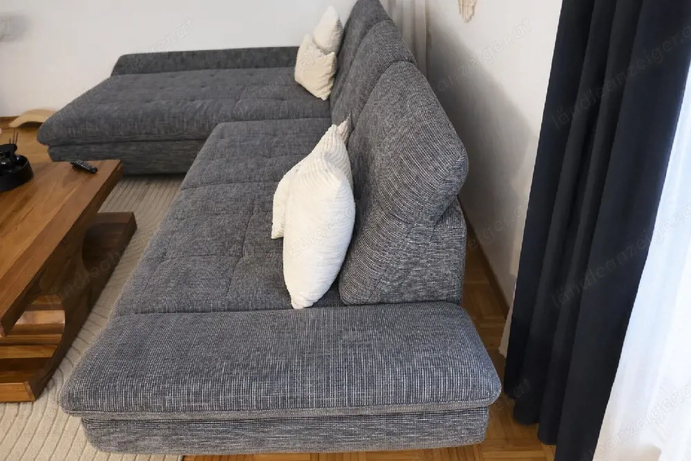 Große L-Couch in Grau 270x320cm