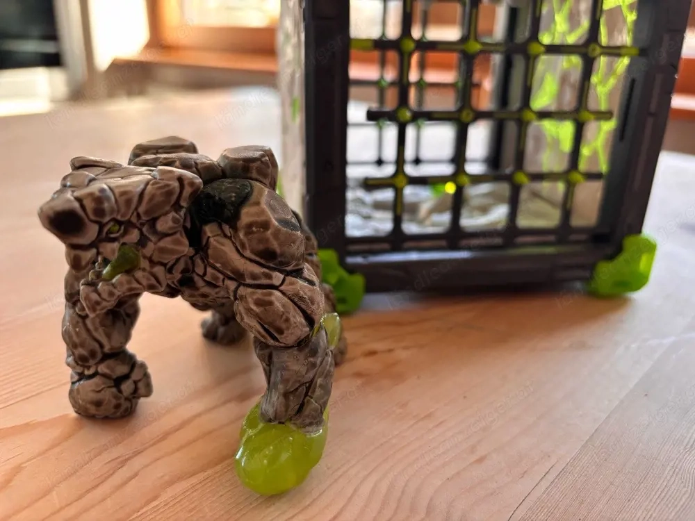 2 Schleich Battle Caves 